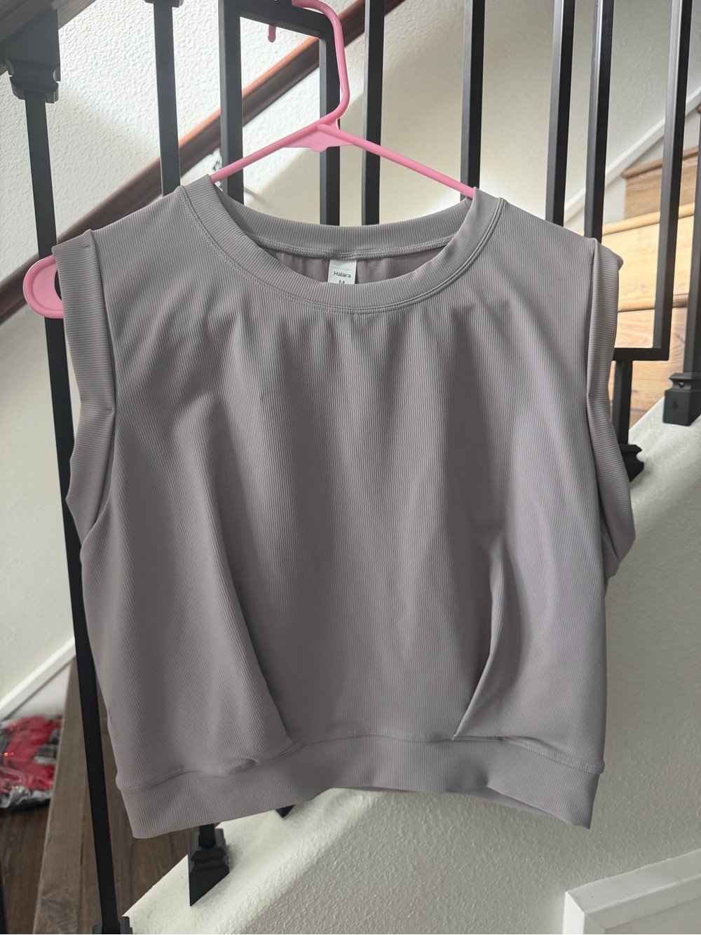 HALARA Sleeveless Ribbed Crop Tank - Light Gray